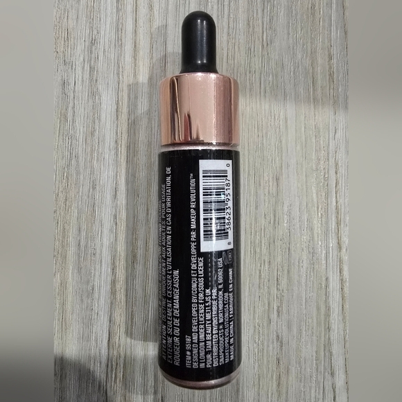 Makeup Revolution Liquid Highlighter Starlight .61 fl Oz New Sealed - Picture 2 of 3